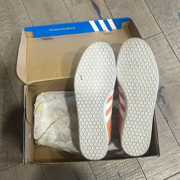 Adidas - Picture 3 of 3